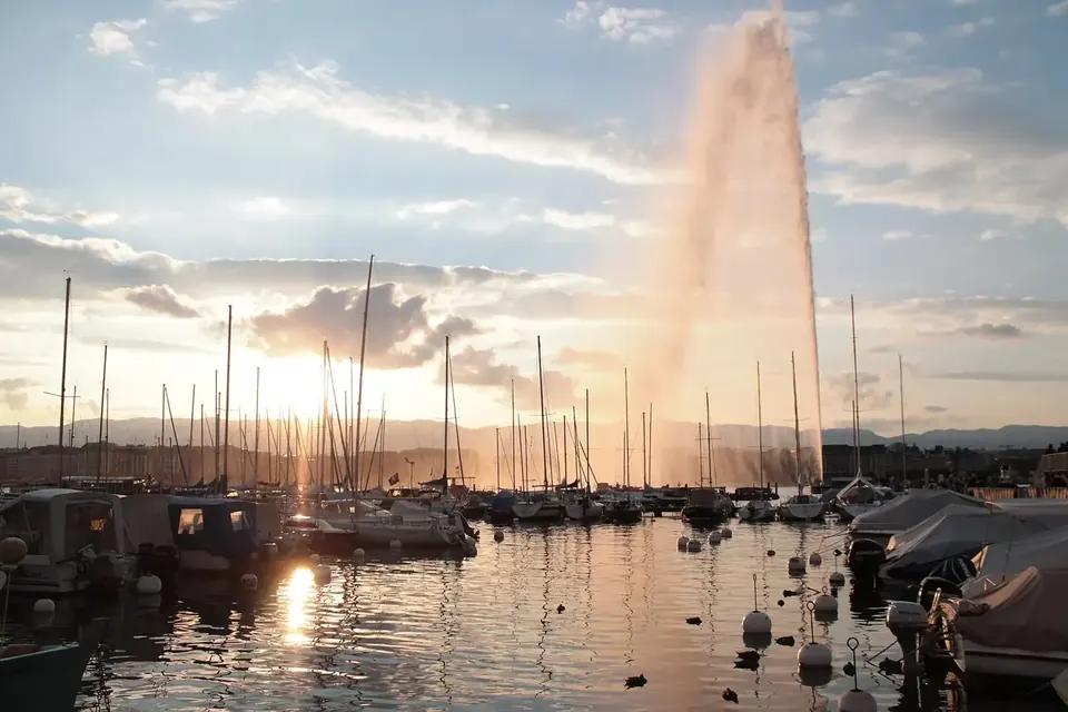 Cenevre'de Jet d'Eau ve göl (İsviçre)