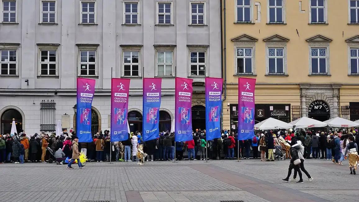 Krakow'da Ana Meydan ve Kumaş Salonu (Polonya)