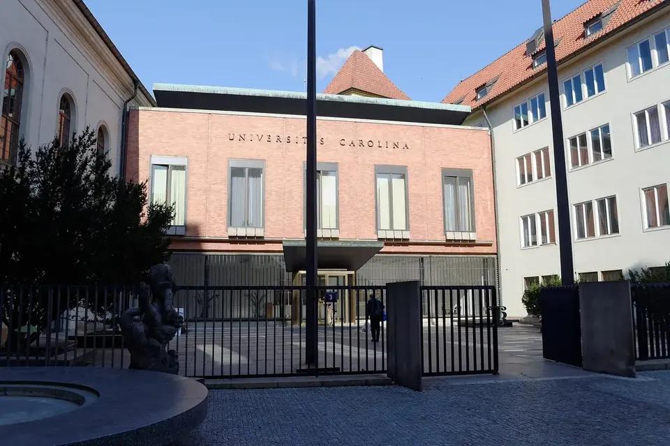 Prag'da Charles Üniversitesi Carolinum binası (Çekya)