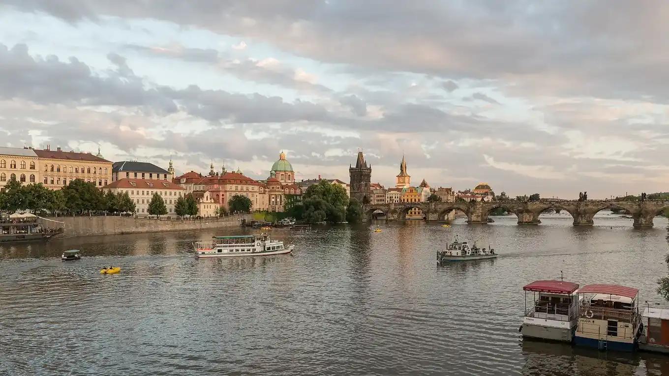 Prag'da Charles Köprüsü (Çekya)