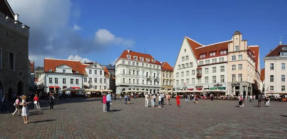 Tallinn'de Belediye Meydanı (Estonya)