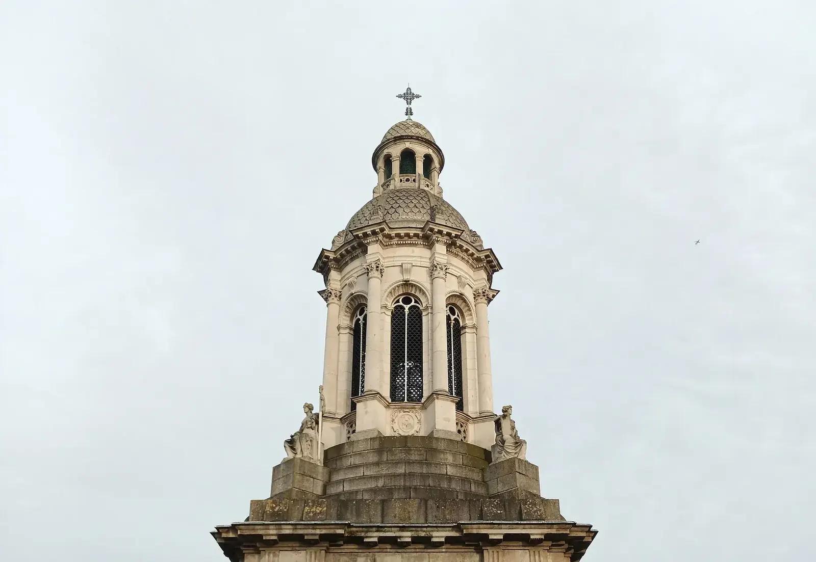 Dublin'de Trinity College'da Campanile kulesi (İrlanda)