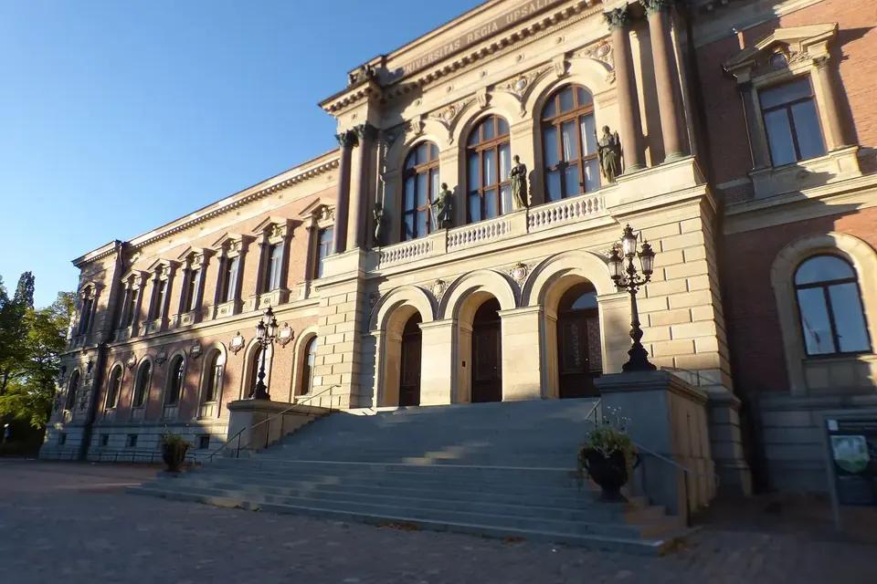 Uppsala Üniversitesi ana binası (İsveç)